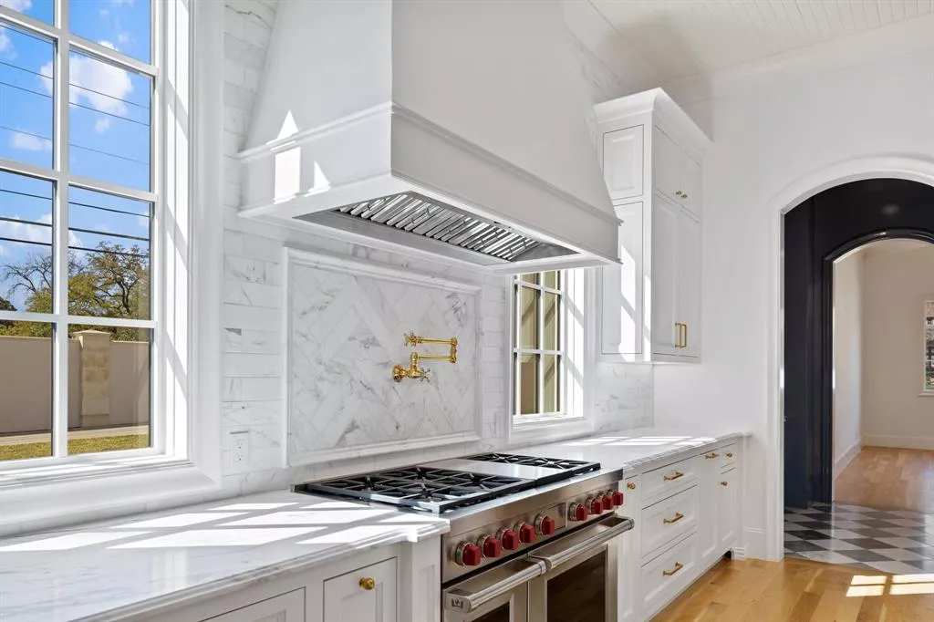 4206 Woodfin Drive, Dallas, Texas 75220