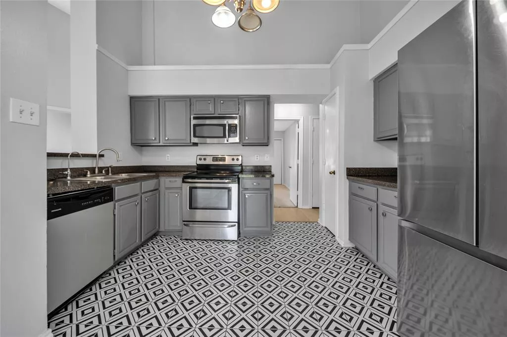 6003 Ivy Glen Drive, Arlington, Texas 76017