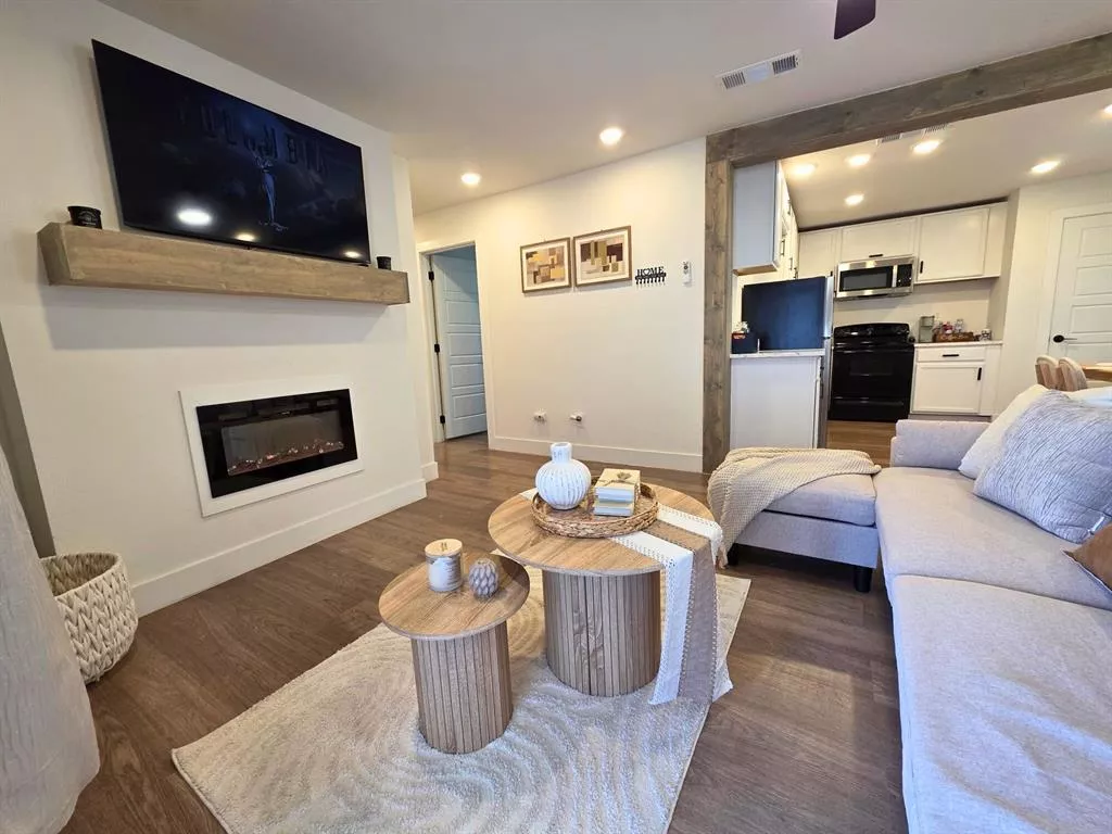 6044 Prothrow Street, Fort Worth, Texas 76112