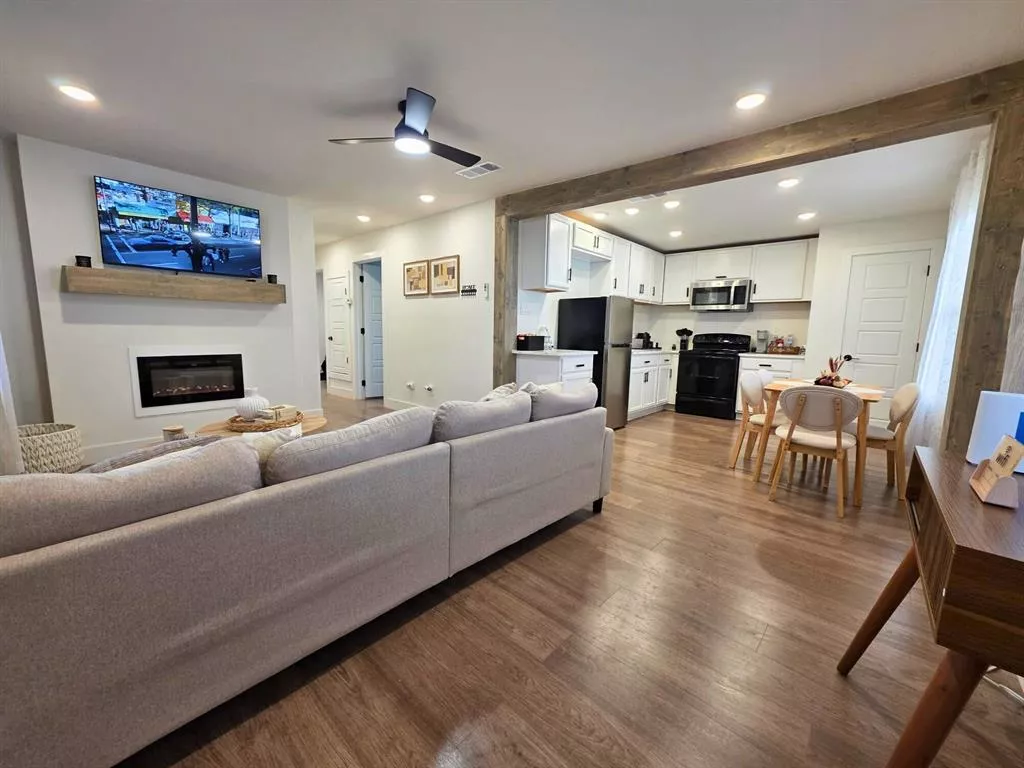 6044 Prothrow Street, Fort Worth, Texas 76112