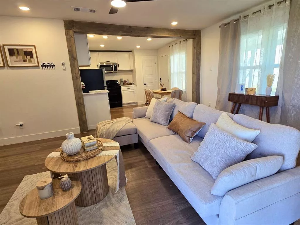 6044 Prothrow Street, Fort Worth, Texas 76112