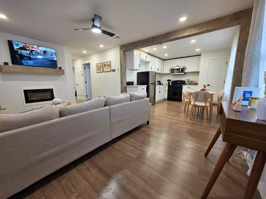 6044 Prothrow Street, Fort Worth, Texas 76112