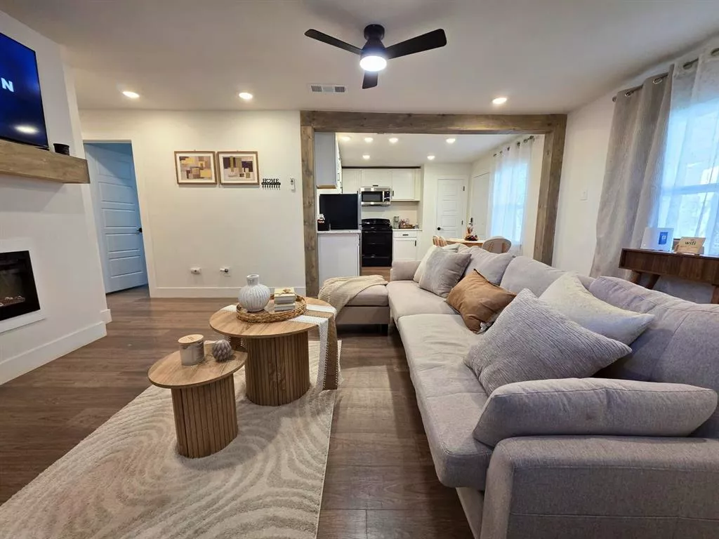 6044 Prothrow Street, Fort Worth, Texas 76112