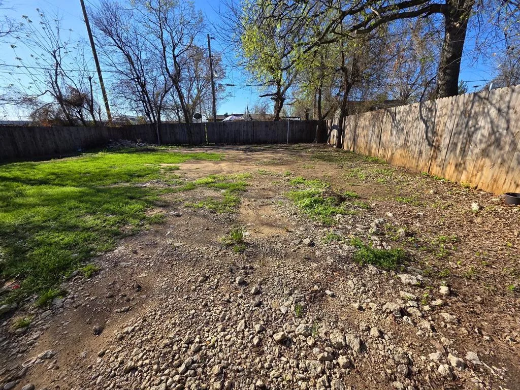 6044 Prothrow Street, Fort Worth, Texas 76112