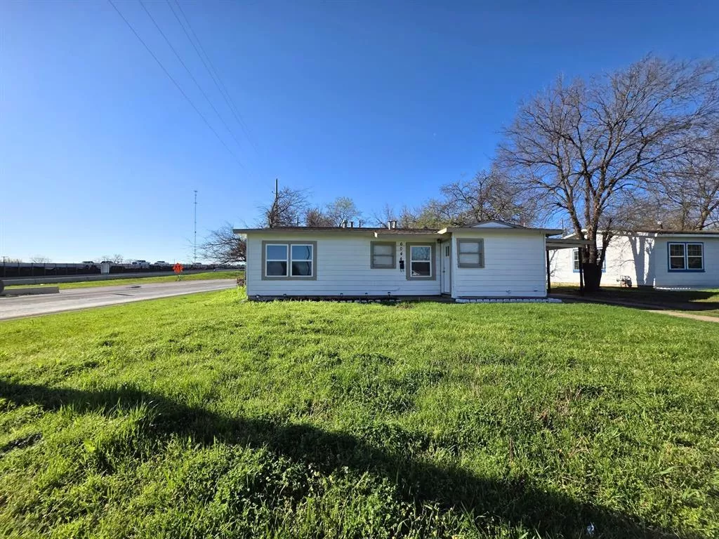 6044 Prothrow Street, Fort Worth, Texas 76112