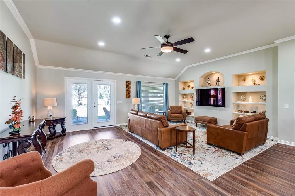 9012 Kingston Drive, Denton, Texas 76207