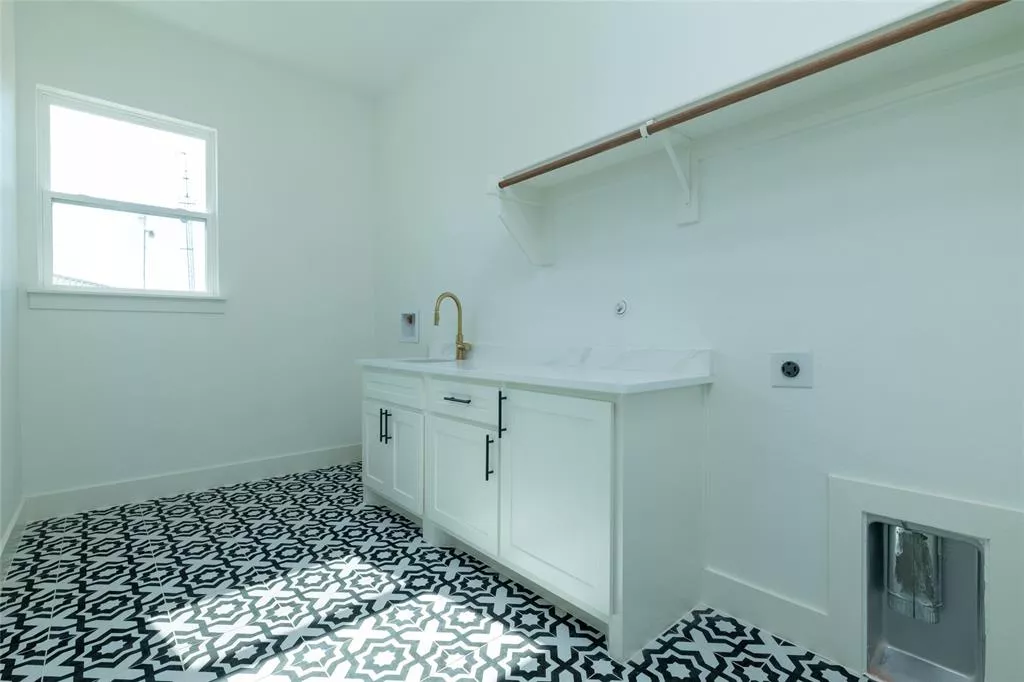 948 County Road 414 Cleburne, Texas 76031