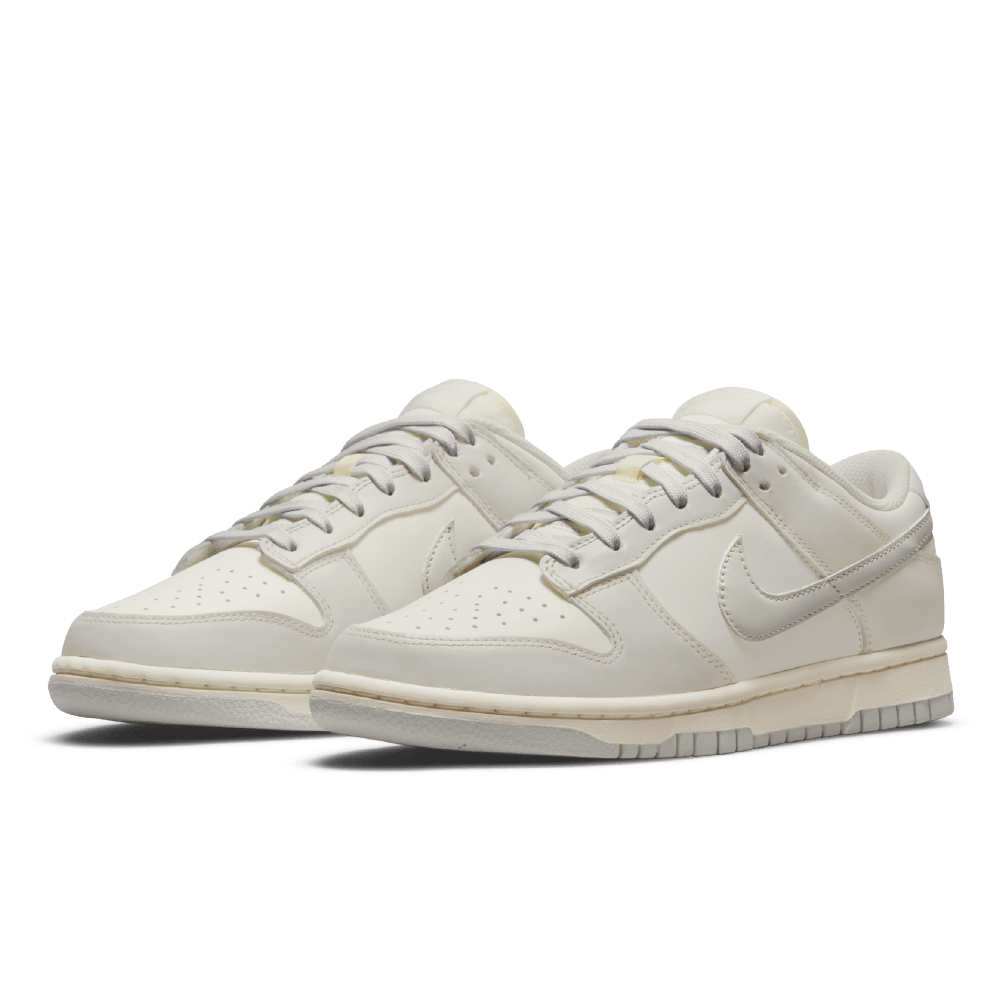 wmns dunk low 'light bone'