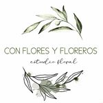 Con Flores Y Floreros