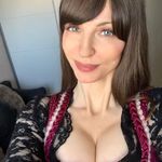 Dirndl Beauties ❤️ Dirndl Beauties ❤️