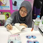 HUSNA READS✨Penulis | YouTuber