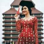 Inspirasi Kebaya Wisuda Gaun