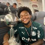 Luiz Adriano #10