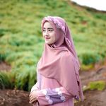 CEWEK CANTIK BERHIJAB