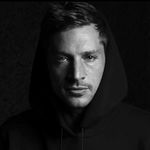 Simon Rex