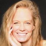 Suzy Amis Cameron