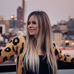 Avril Lavigne • 🇮🇩 fan acc ಠ‿ಠ Avril Lavigne • 🇮🇩 fan acc ಠ‿ಠ
