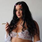 Zena Sativa © Zena Sativa ©
