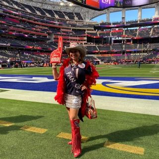 \ud83d\udcf8 | 2021 Fan of the Year: Debbie the Texan