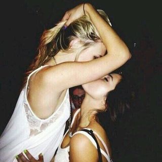 Hot Girls Making Out