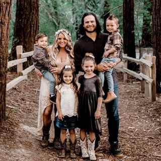 Brandon Crawford on Instagram: Wedding weekend for my sister @kayycraw and  my new brother @nickymed44 was perfect! We're all so happy for you guys  ❤️❤️ Sorry if the kids stole your spotlight