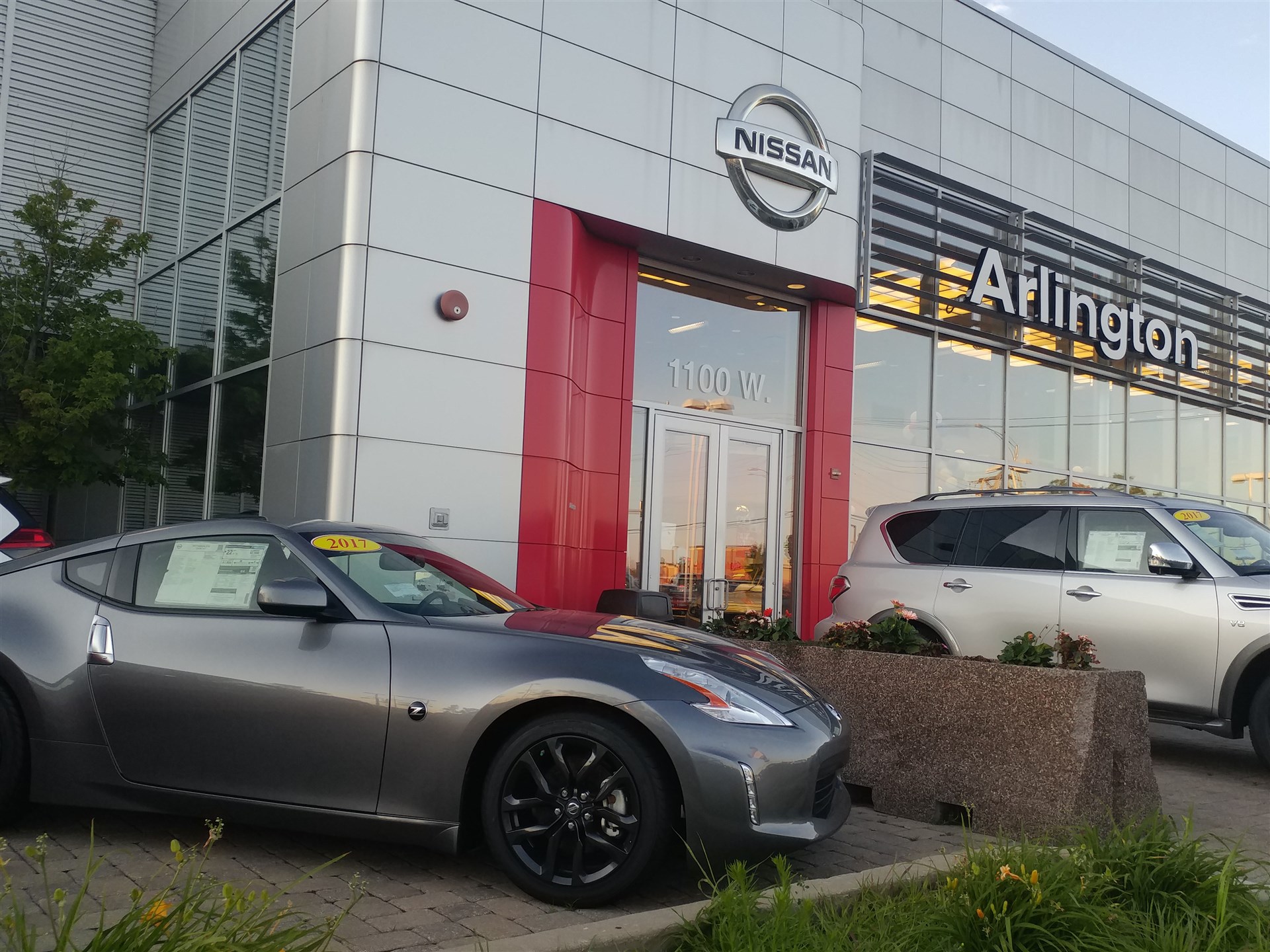 Arlington Nissan in Arlington Heights