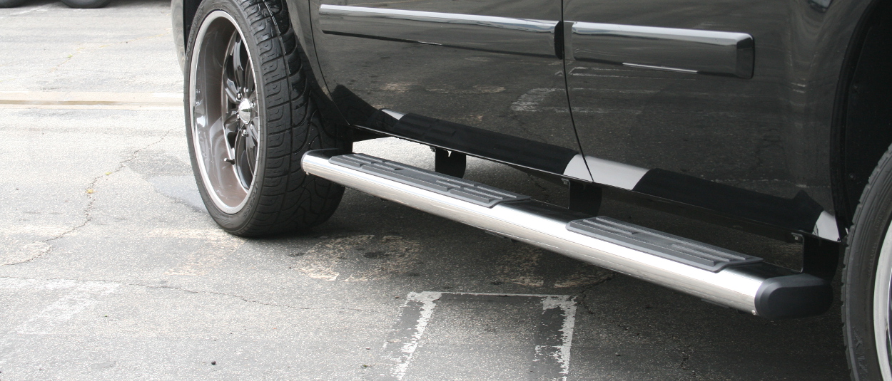 ARIES 6-inch oval side bars on Chevrolet Tahoe ARIES 6-inch oval side bars on Chevrolet Tahoe
