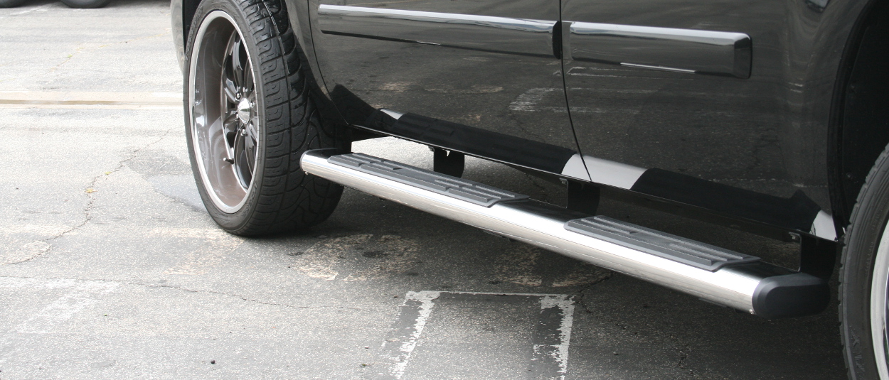 ARIES 6-inch oval side bars on Chevrolet Tahoe