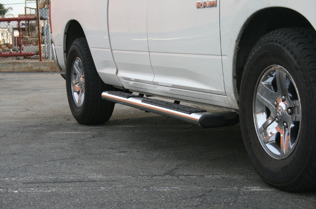 ARIES 6-inch oval stainless steel step bars on 2013 Ram 1500 ARIES 6-inch oval stainless steel step bars on 2013 Ram 1500