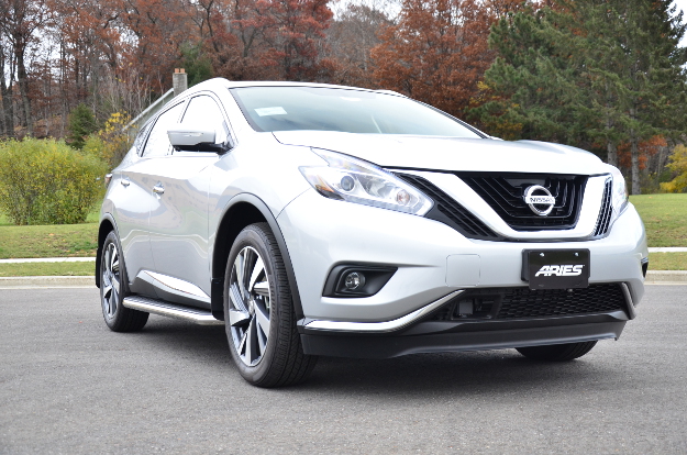 2015 Nissan Murano with ARIES AeroTread® SUV running boards