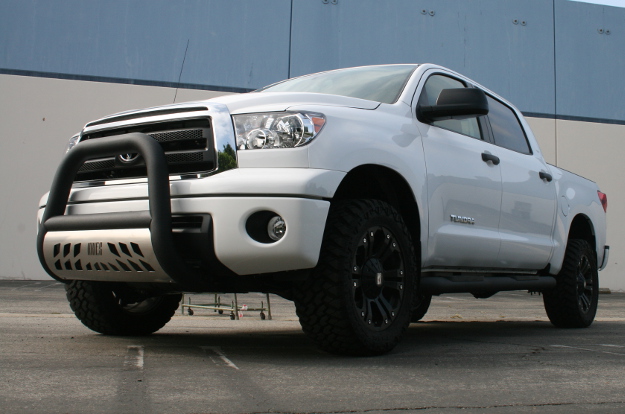 Custom 2013 Toyota Tundra with ARIES Big Horn™ and Big Steps™ Custom 2013 Toyota Tundra with ARIES Big Horn™ and Big Steps™