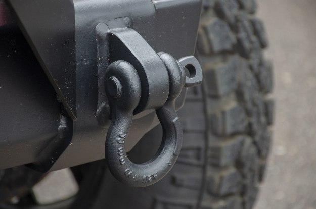 ARIES Jeep Wrangler shackles on TrailCrusher® bumper