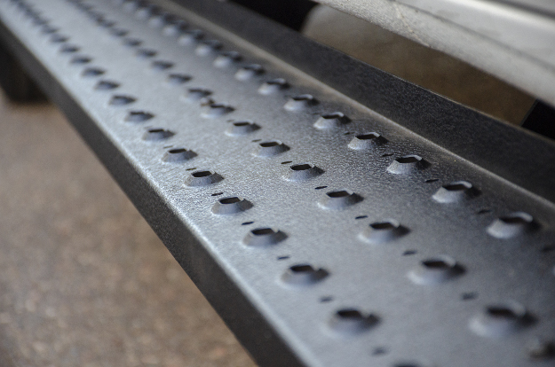 ARIES RidgeStep® steel running boards raised treads