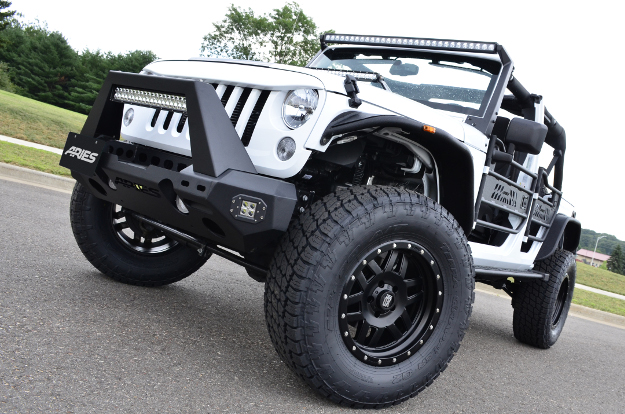 Custom Jeep Wrangler JK with ARIES TrailChaser® bumper and Jeep accessories