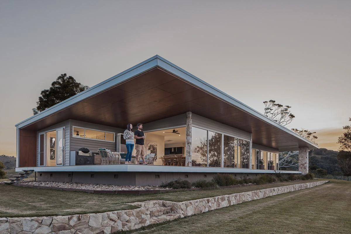Black Mountain Residence by Morriarchi Architecture