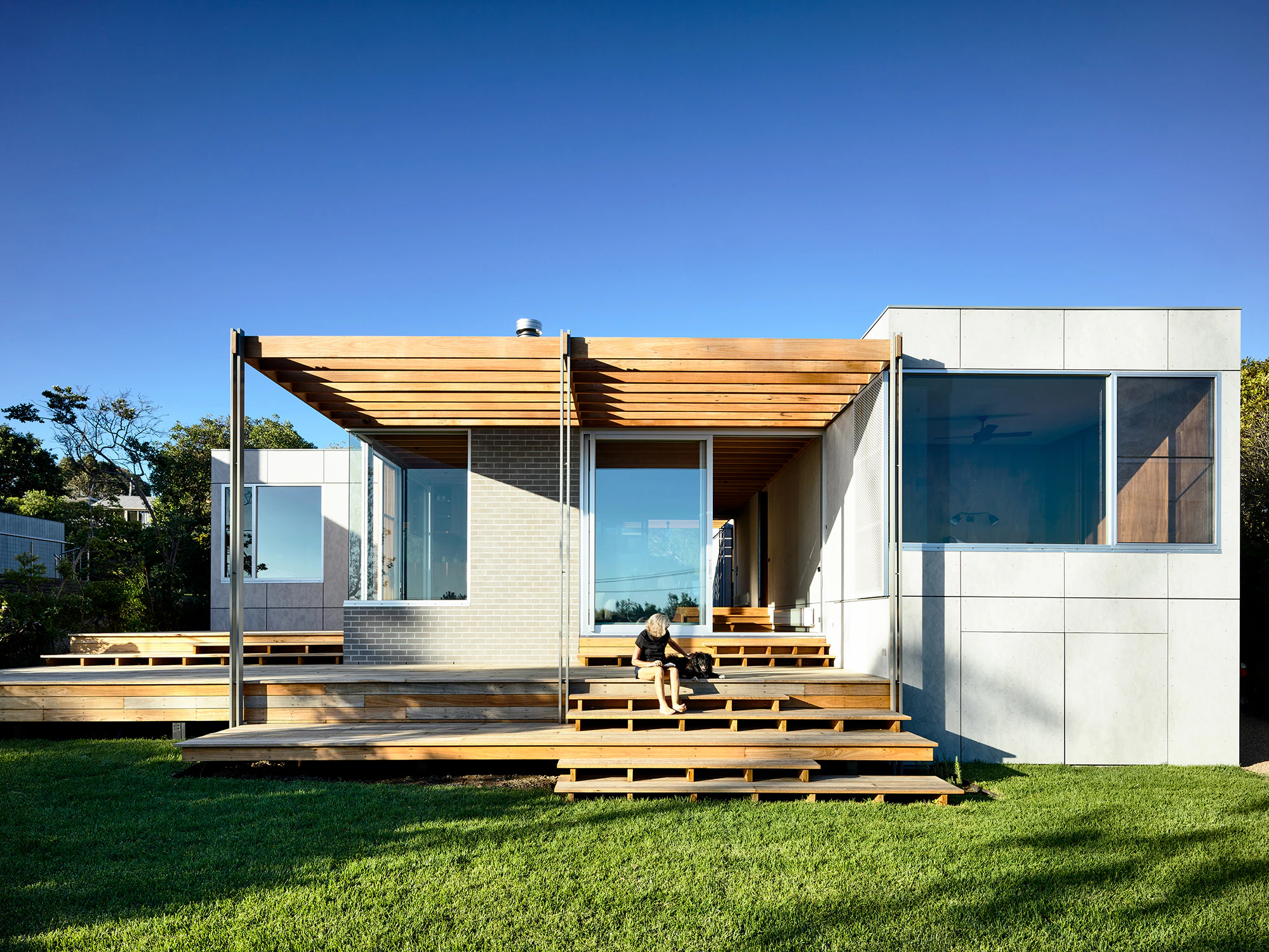 Seaberg beach house timber deck and pergola façade