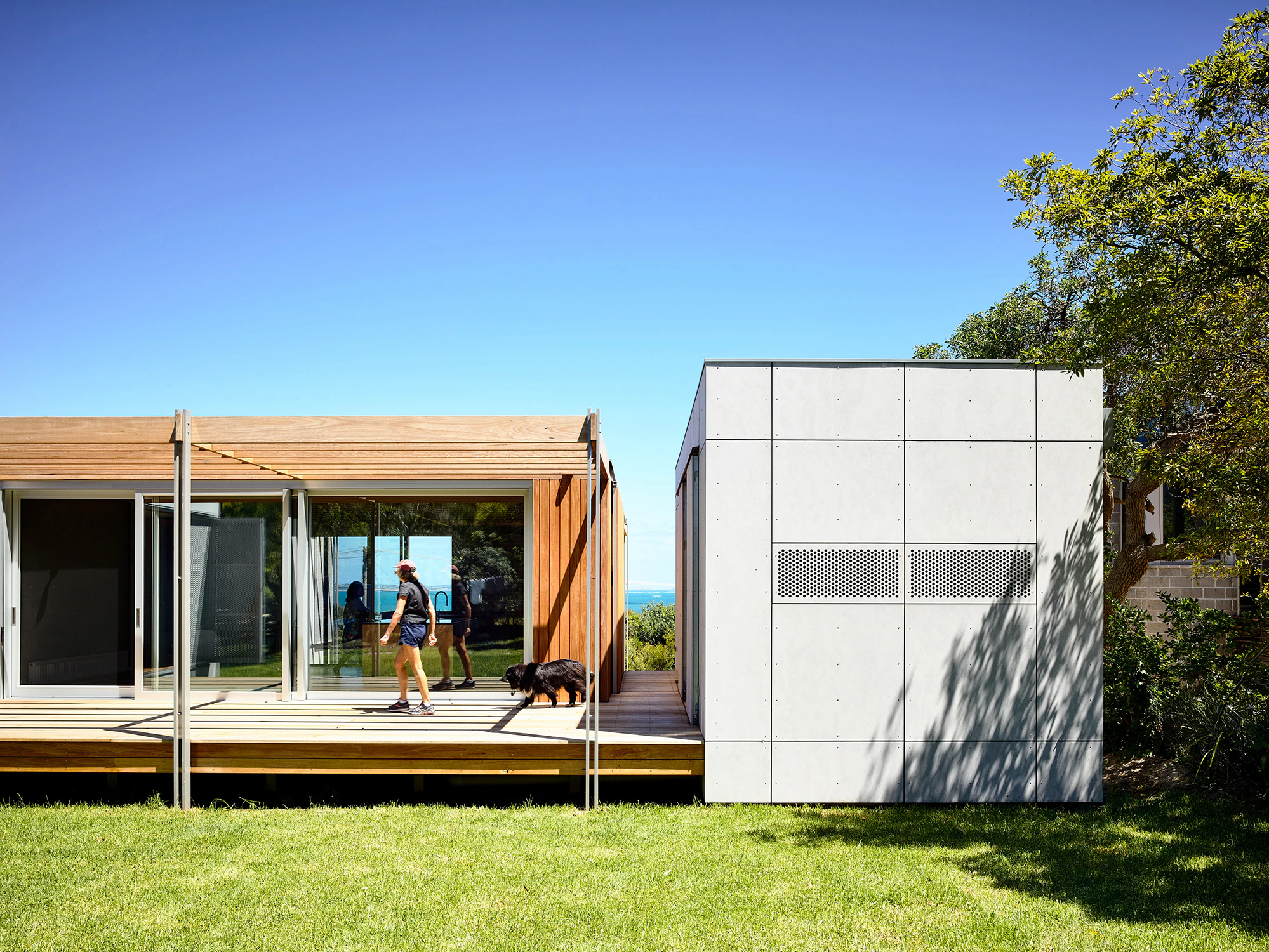 Seaberg beach house timber deck and cement sheet façade