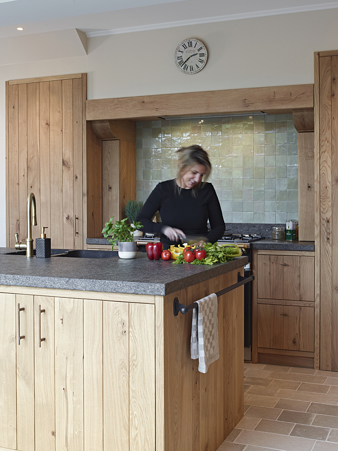 keuken in eik met eiland en massief werkblad