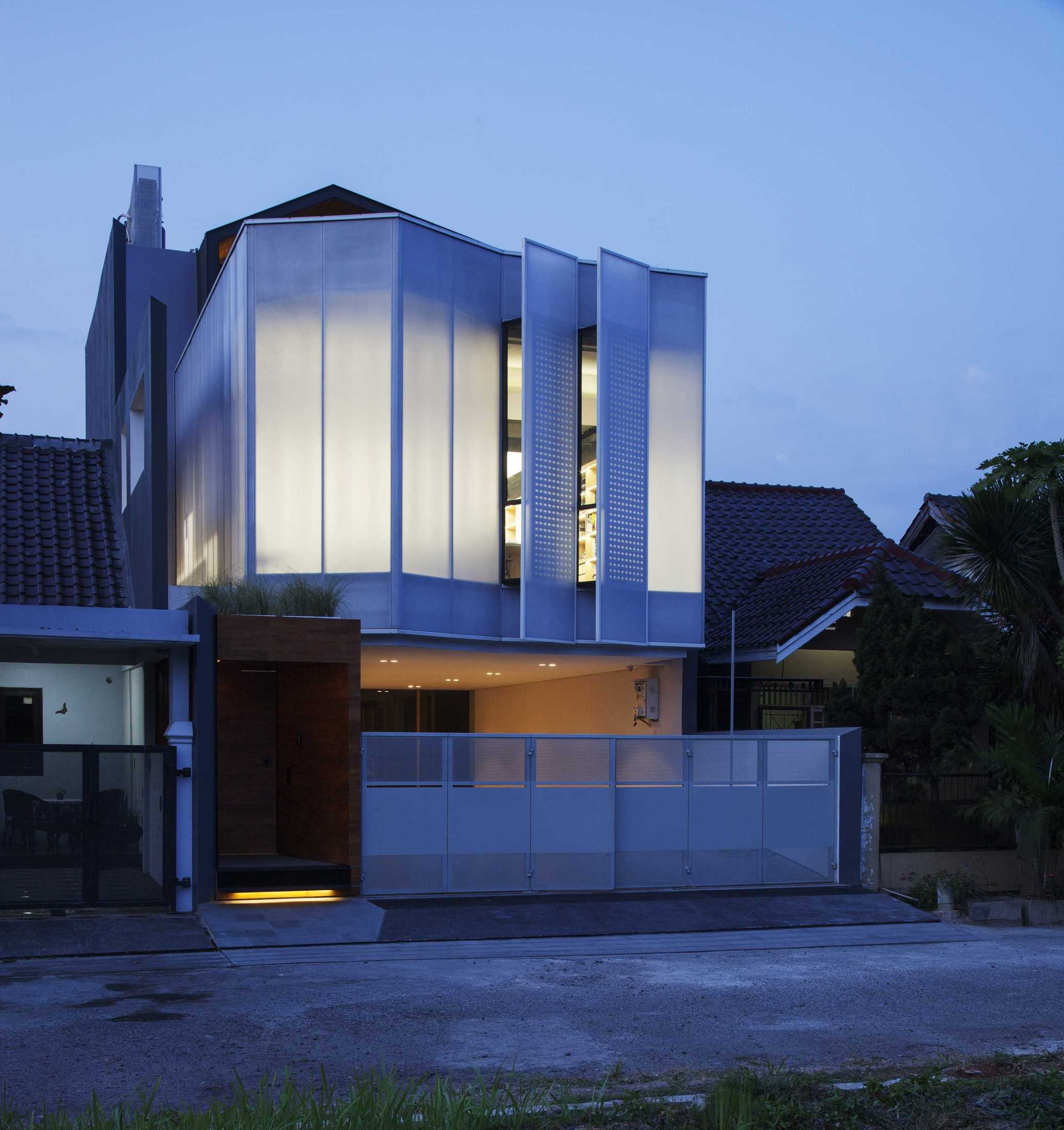 Design Intervention Dsn Intervention Studio Blok D15, Jl. Permata Ayu 2 No.6, Binong, Kec. Curug, Tangerang, Banten 15810, Indonesia Blok D15, Jl. Permata Ayu 2 No.6, Binong, Kec. Curug, Tangerang, Banten 15810, Indonesia Design-Intervention-Dsn-Intervention-Studio  96898