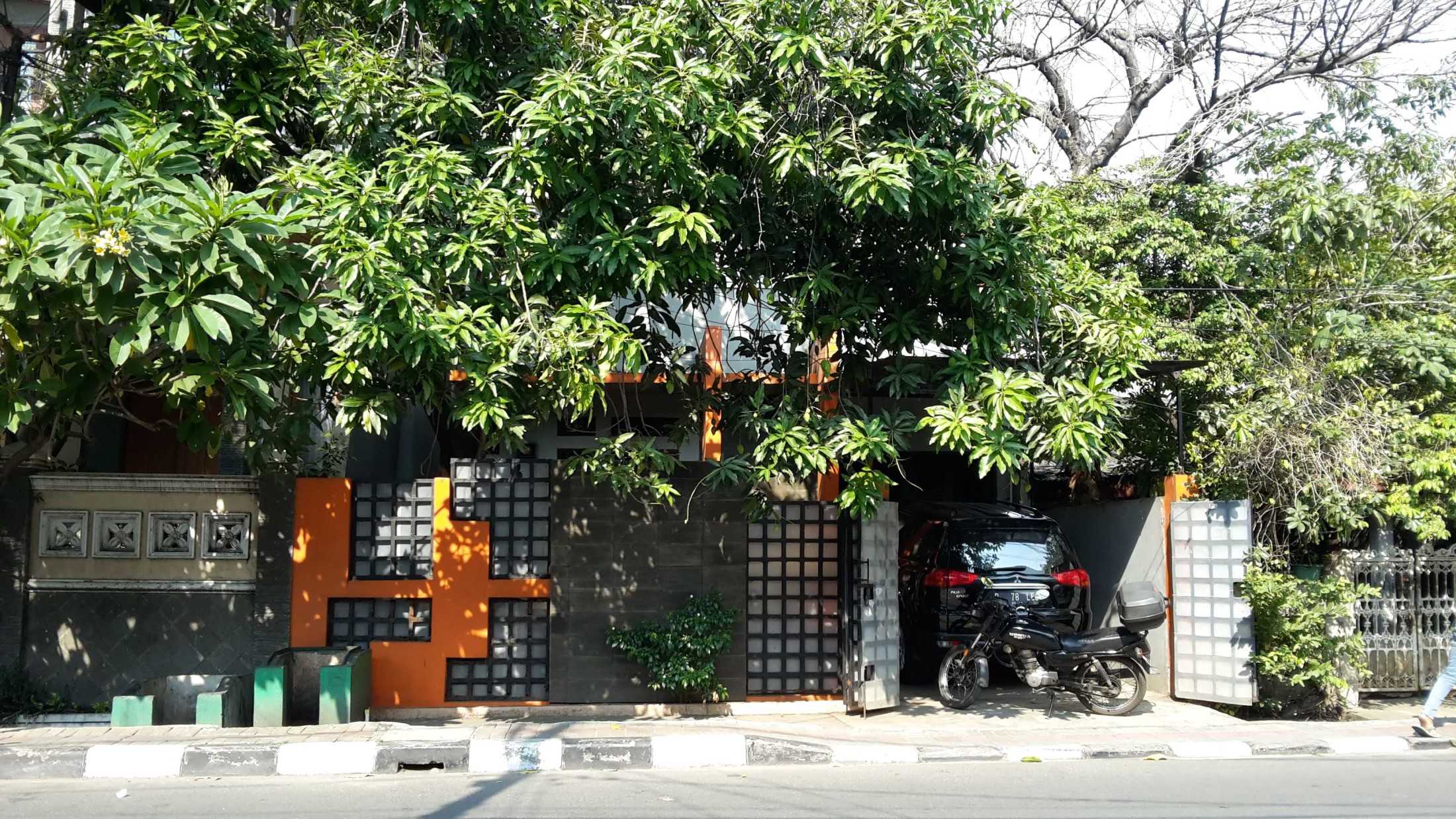 Archimedes Design & Build Renovasi Rumah Roof Top Box Rawabadak Utara, Kec. Koja, Kota Jkt Utara, Daerah Khusus Ibukota Jakarta, Indonesia Rawabadak Utara, Kec. Koja, Kota Jkt Utara, Daerah Khusus Ibukota Jakarta, Indonesia Foto Tampak Eksisting Rumah Minimalist 113741