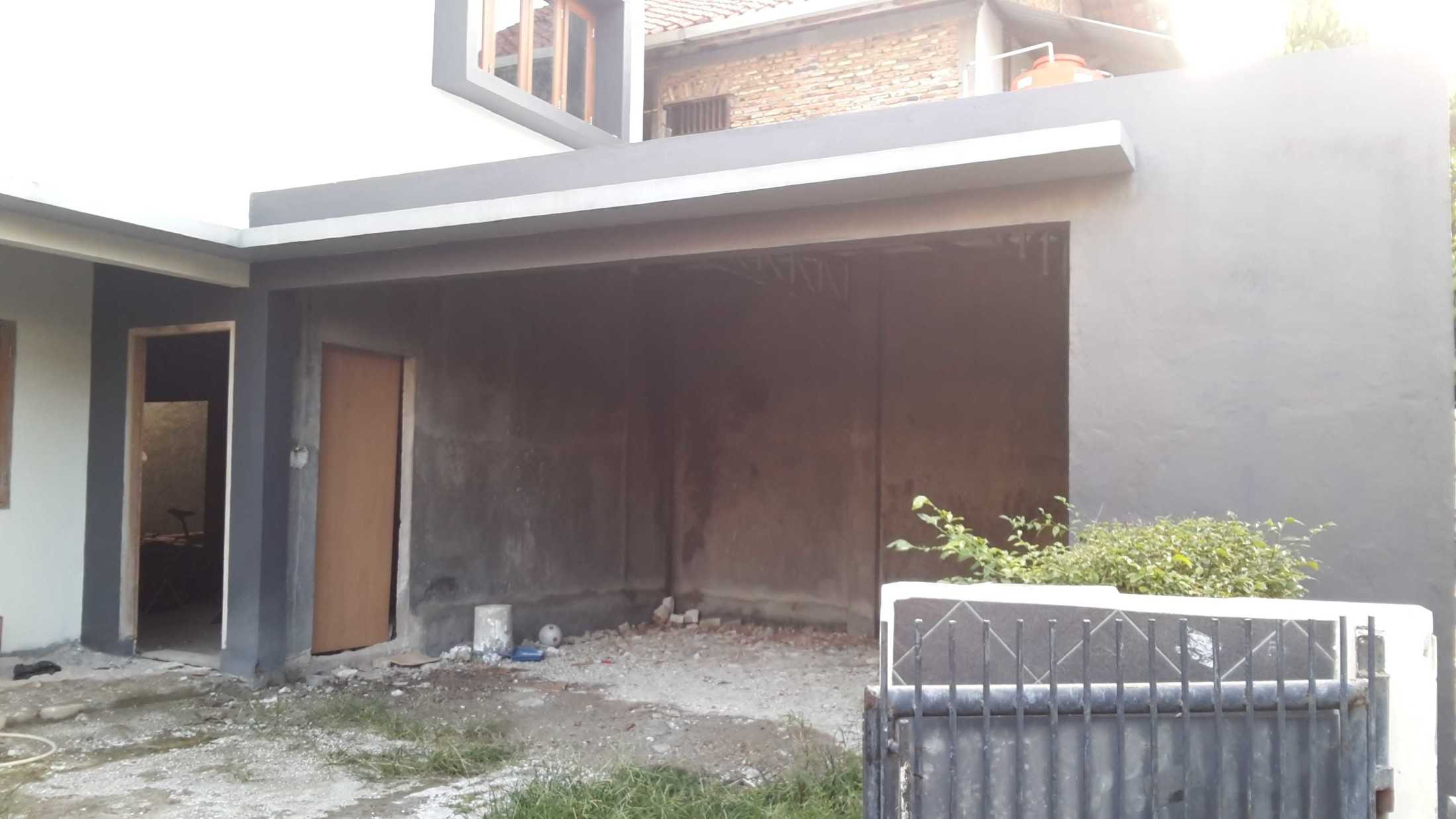 Archimedes Design & Build Refinish Facade Rumah Pojok Pd. Ranji, Kec. Ciputat Tim., Kota Tangerang Selatan, Banten, Indonesia Pd. Ranji, Kec. Ciputat Tim., Kota Tangerang Selatan, Banten, Indonesia Ideall-Design-When-A-Design-Idea-Becomes-Ideal-Design-For-All-Refinish-Facade-Rumah-Pojok  113771