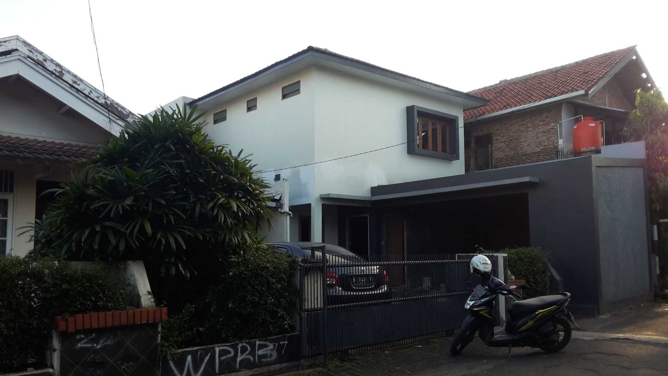 Archimedes Design & Build Refinish Facade Rumah Pojok Pd. Ranji, Kec. Ciputat Tim., Kota Tangerang Selatan, Banten, Indonesia Pd. Ranji, Kec. Ciputat Tim., Kota Tangerang Selatan, Banten, Indonesia Ideall-Design-When-A-Design-Idea-Becomes-Ideal-Design-For-All-Refinish-Facade-Rumah-Pojok  113774