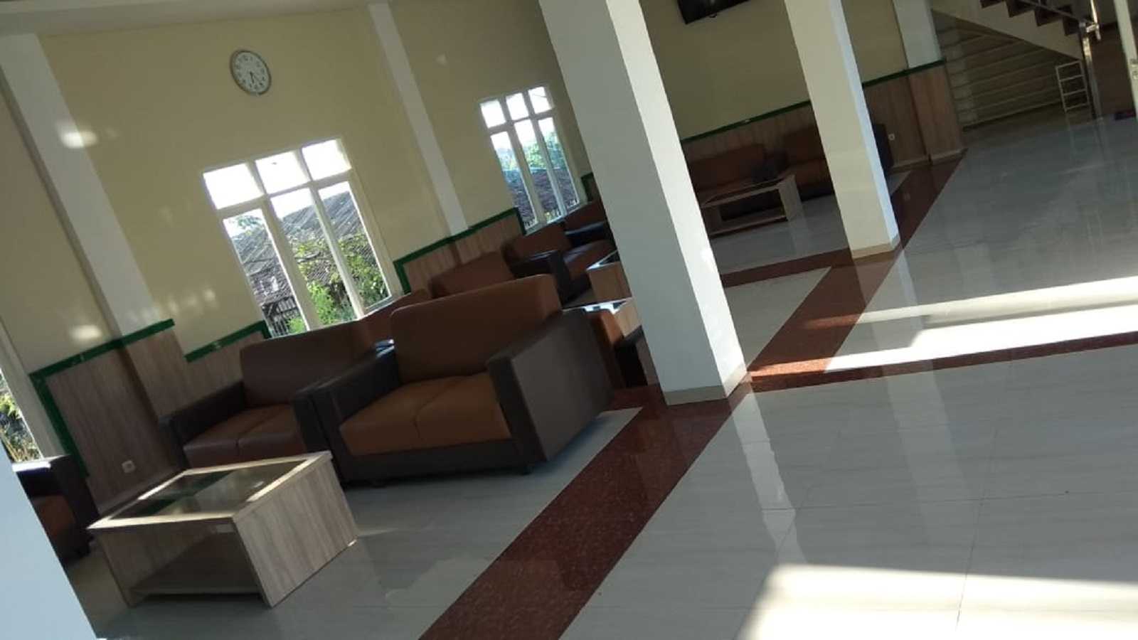 Metom Design Lobby Kantor Tamu Iibs Al Izzah Batu, Kec. Batu, Kota Batu, Jawa Timur, Indonesia Batu, Kec. Batu, Kota Batu, Jawa Timur, Indonesia Metom-Design-Lobby-Kantor-Tamu-Iibs-Al-Izzah  98954