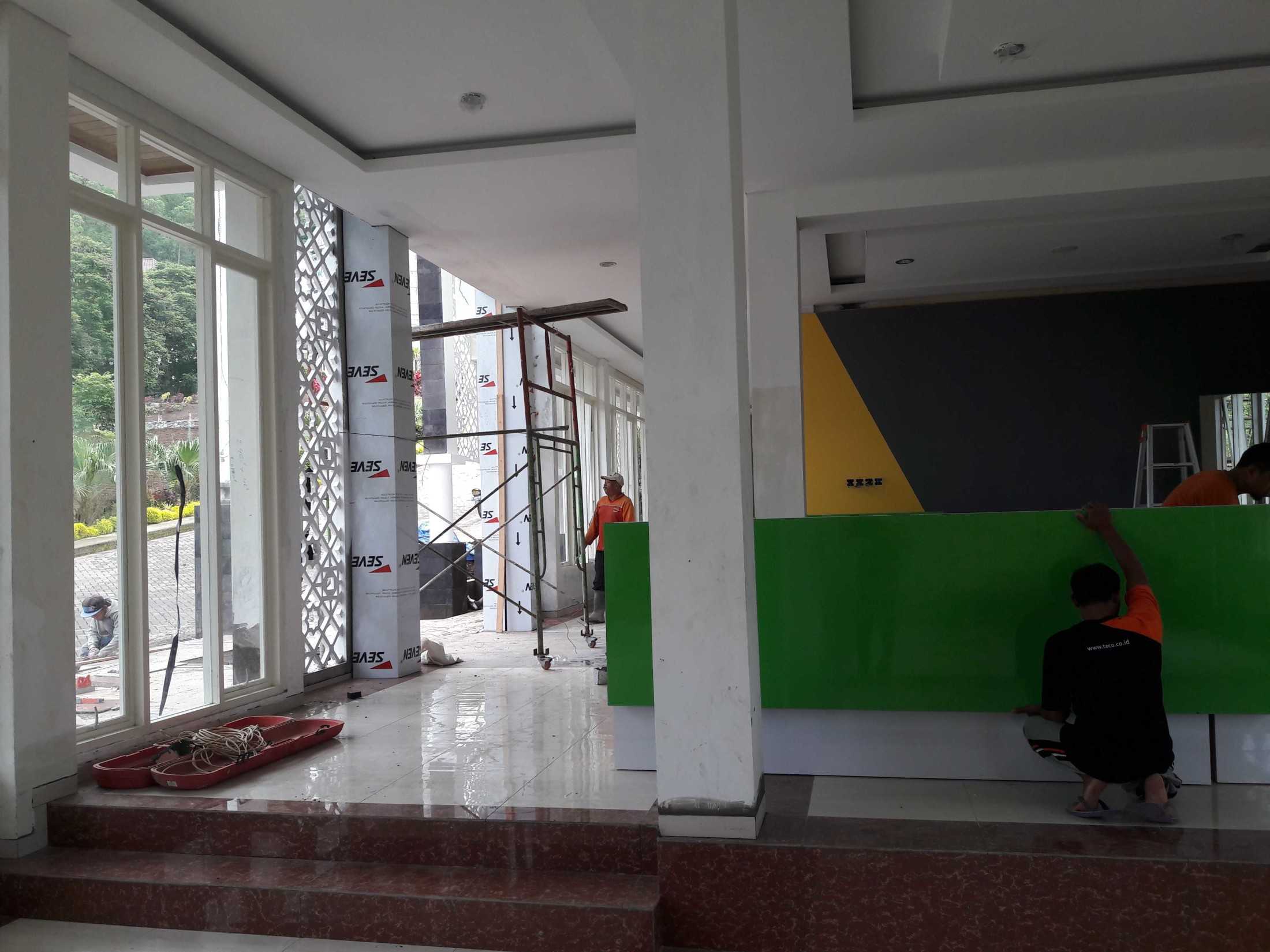 Metom Design Lobby Kantor Tamu Iibs Al Izzah Batu, Kec. Batu, Kota Batu, Jawa Timur, Indonesia Batu, Kec. Batu, Kota Batu, Jawa Timur, Indonesia Metom-Design-Lobby-Kantor-Tamu-Iibs-Al-Izzah  106286