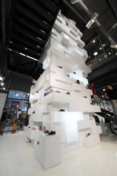 Tau Architect Source Store At Shanghai China China Goods-Shelf Industrial 3696