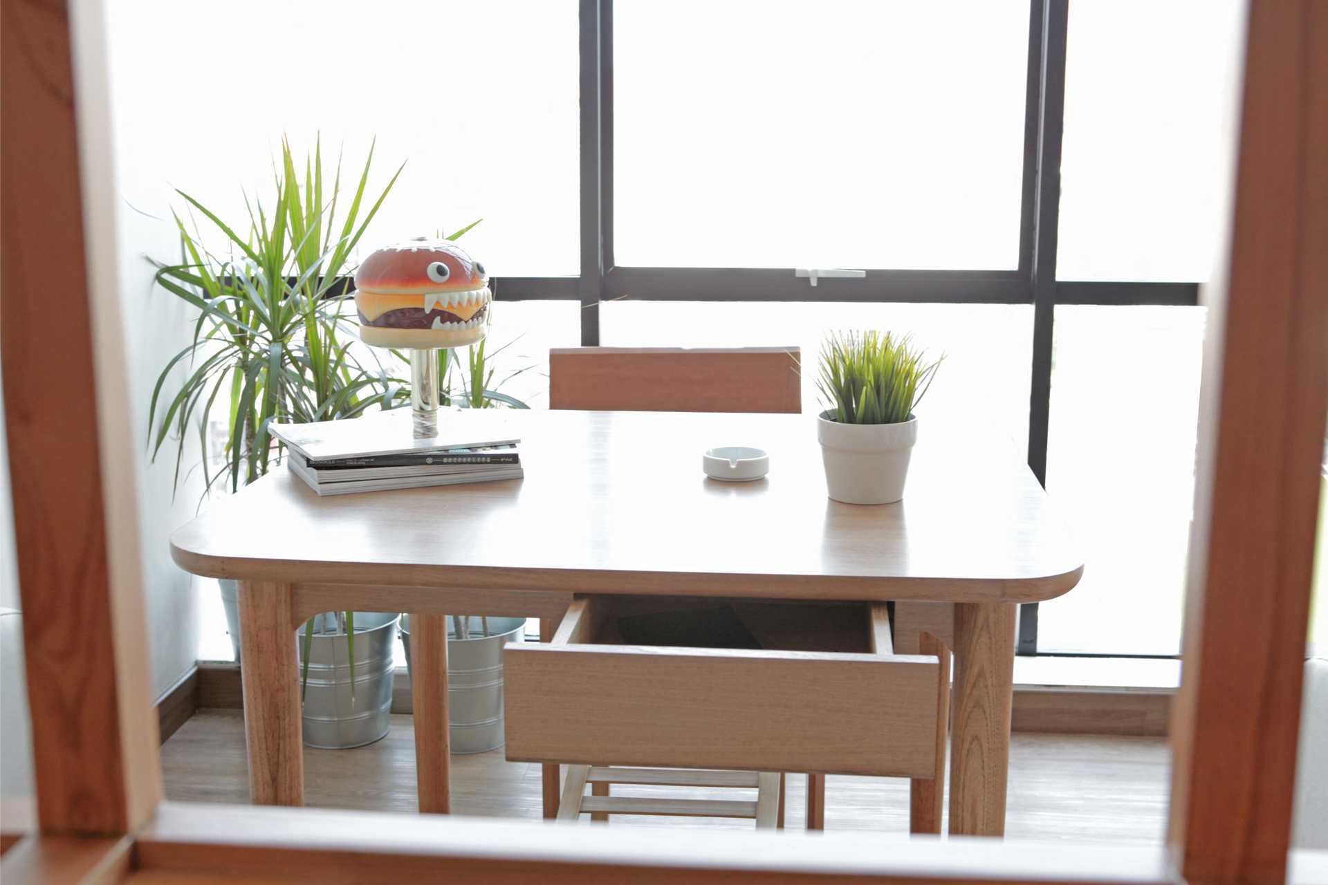 Design & Build By Fabelio.com Table Six Design Studio Jalan Kemang Timur No.69E, Mampang Prapatan, Rt.4/rw.3, Bangka, Mampang Prpt., Kota Jakarta Selatan, Daerah Khusus Ibukota Jakarta 12730, Indonesia Jalan Kemang Timur No.69E, Mampang Prapatan, Rt.4/rw.3, Bangka, Mampang Prpt., Kota Jakarta Selatan, Daerah Khusus Ibukota Jakarta 12730, Indonesia Working Area Minimalist 53962