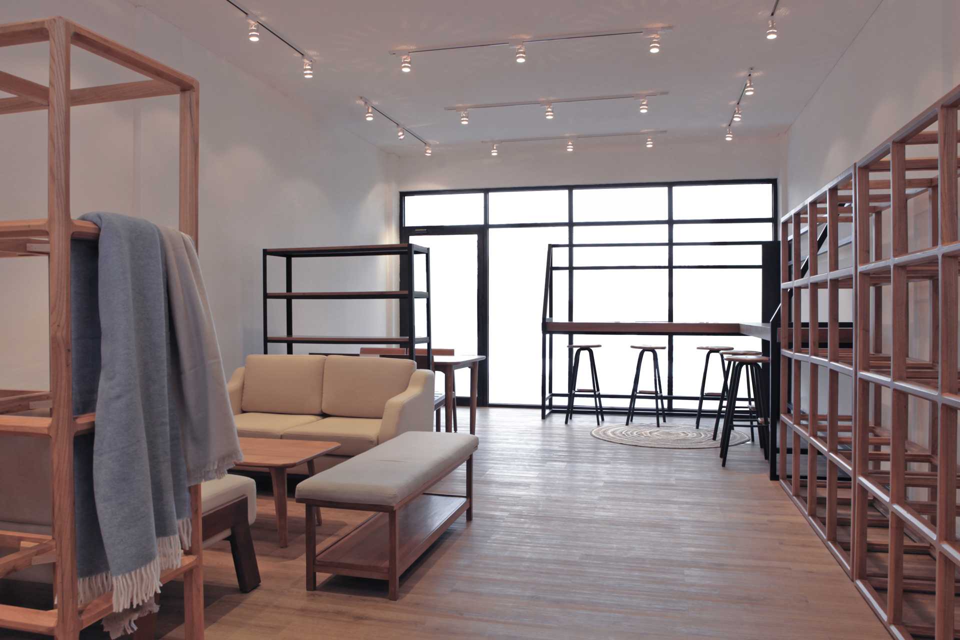 Design & Build By Fabelio.com Table Six Design Studio Jalan Kemang Timur No.69E, Mampang Prapatan, Rt.4/rw.3, Bangka, Mampang Prpt., Kota Jakarta Selatan, Daerah Khusus Ibukota Jakarta 12730, Indonesia Jalan Kemang Timur No.69E, Mampang Prapatan, Rt.4/rw.3, Bangka, Mampang Prpt., Kota Jakarta Selatan, Daerah Khusus Ibukota Jakarta 12730, Indonesia Interior View Skandinavia 53963