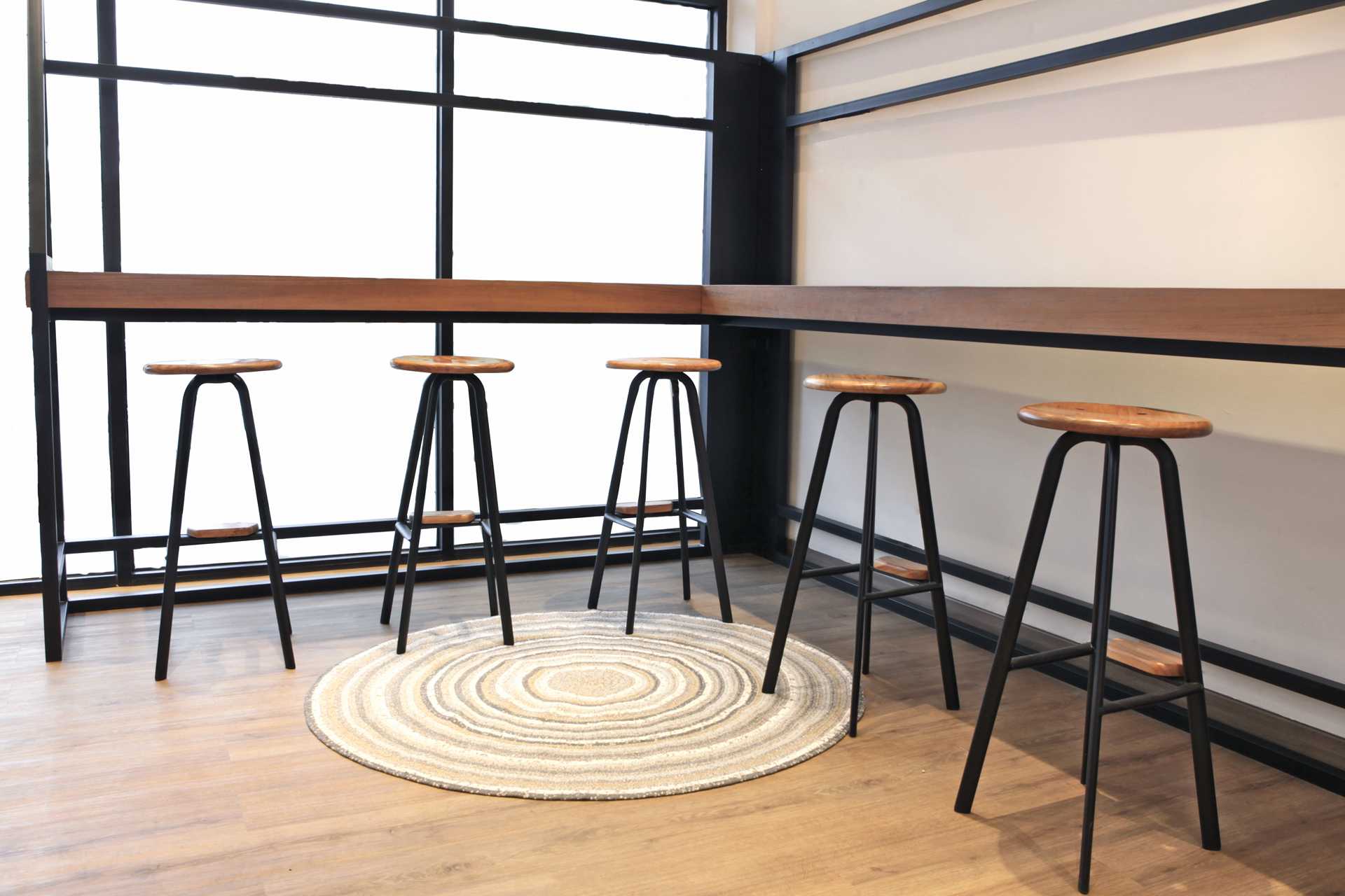 Design & Build By Fabelio.com Table Six Design Studio Jalan Kemang Timur No.69E, Mampang Prapatan, Rt.4/rw.3, Bangka, Mampang Prpt., Kota Jakarta Selatan, Daerah Khusus Ibukota Jakarta 12730, Indonesia Jalan Kemang Timur No.69E, Mampang Prapatan, Rt.4/rw.3, Bangka, Mampang Prpt., Kota Jakarta Selatan, Daerah Khusus Ibukota Jakarta 12730, Indonesia Seating Area Skandinavia 53964