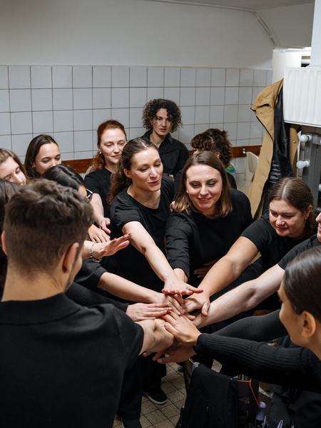 Art Code Hub — hands circle