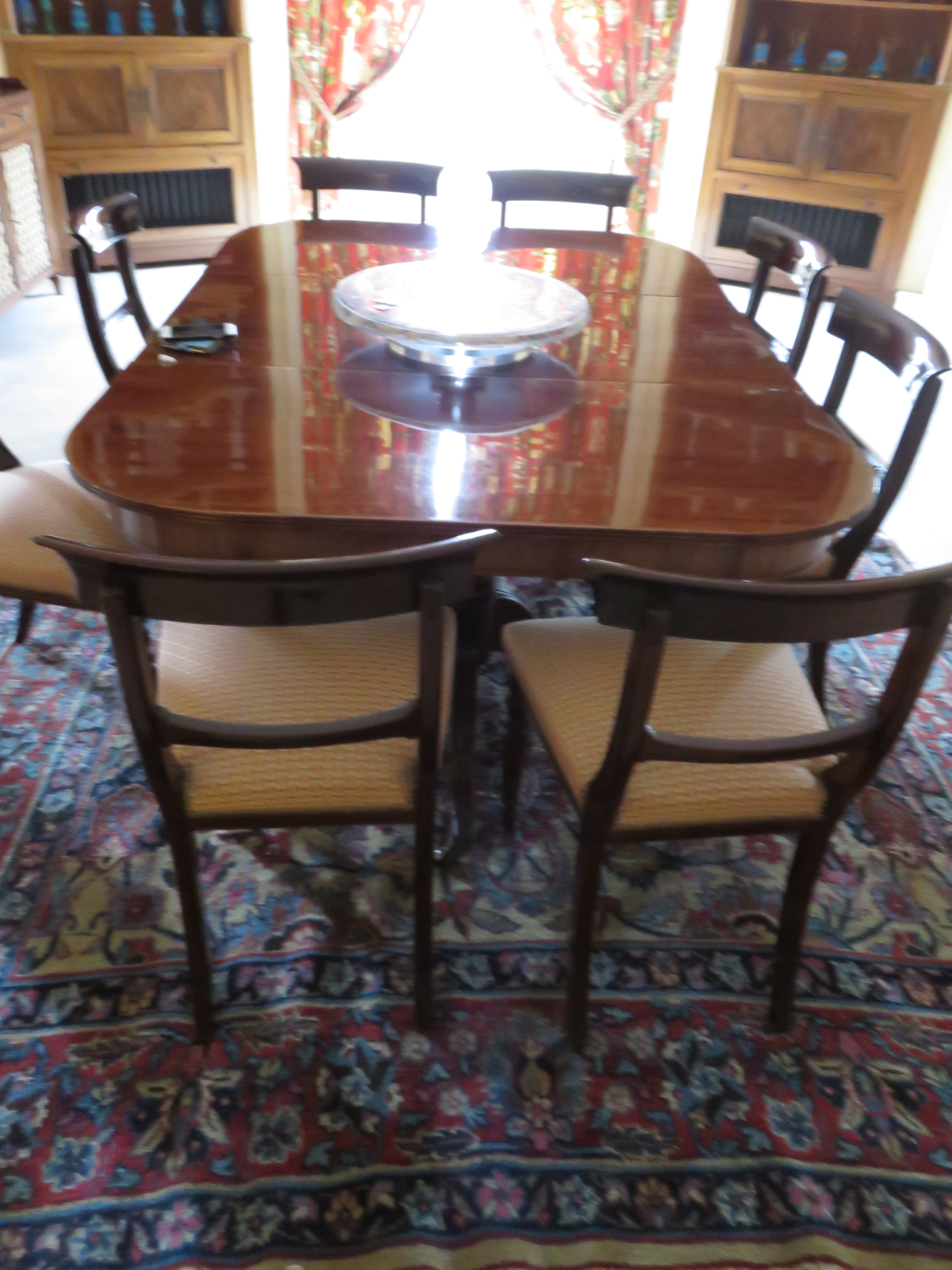 13 + 14 / PAIRE DE BUFFETS + MOBILIER DE SALLE A MANGER, TRAVAIL ANGLAIS, EPOQUE VICTORIENNE